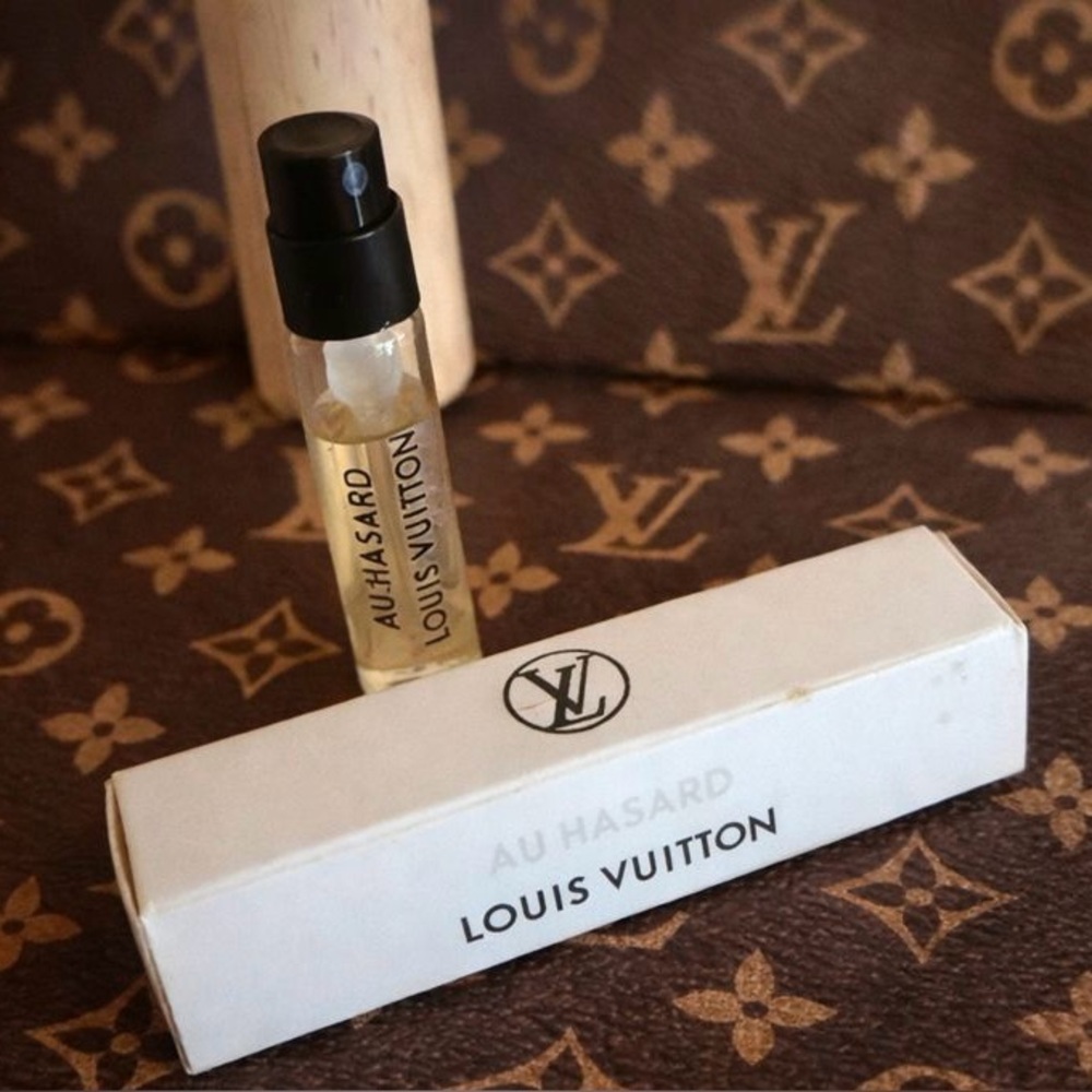 Louis Vuitton Au Hasard Sample